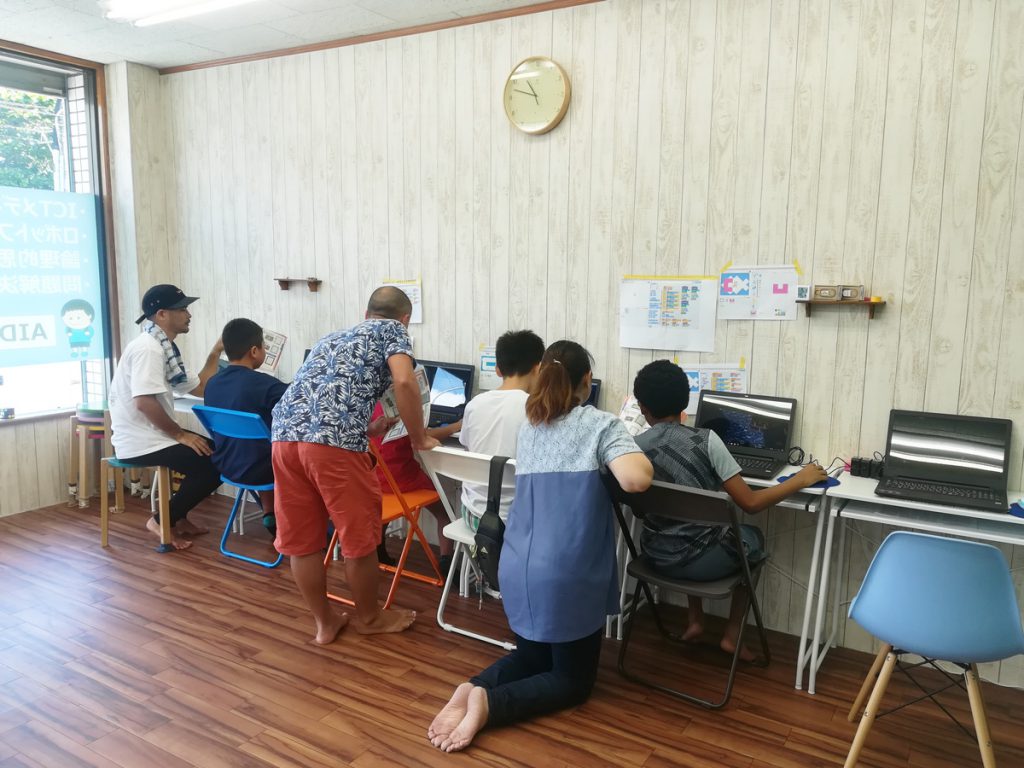 沖縄 夏休み Minecraft マインクラフト で工作を作ろう エイド It キッズ 沖縄の幼稚園生 小学生 中学生のプログラミング教室 Aid It Kids
